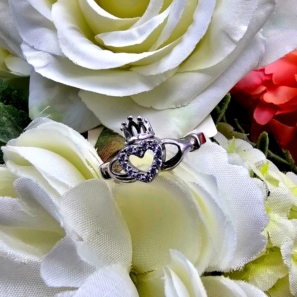 🥰🥰 OPEN HEART CLADDAGH RING - Picture 8 of 8